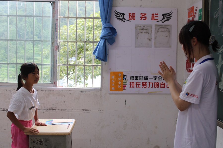 夏令营课程中成员鼓励学生积极参与 湖南师范大学易姝君提供