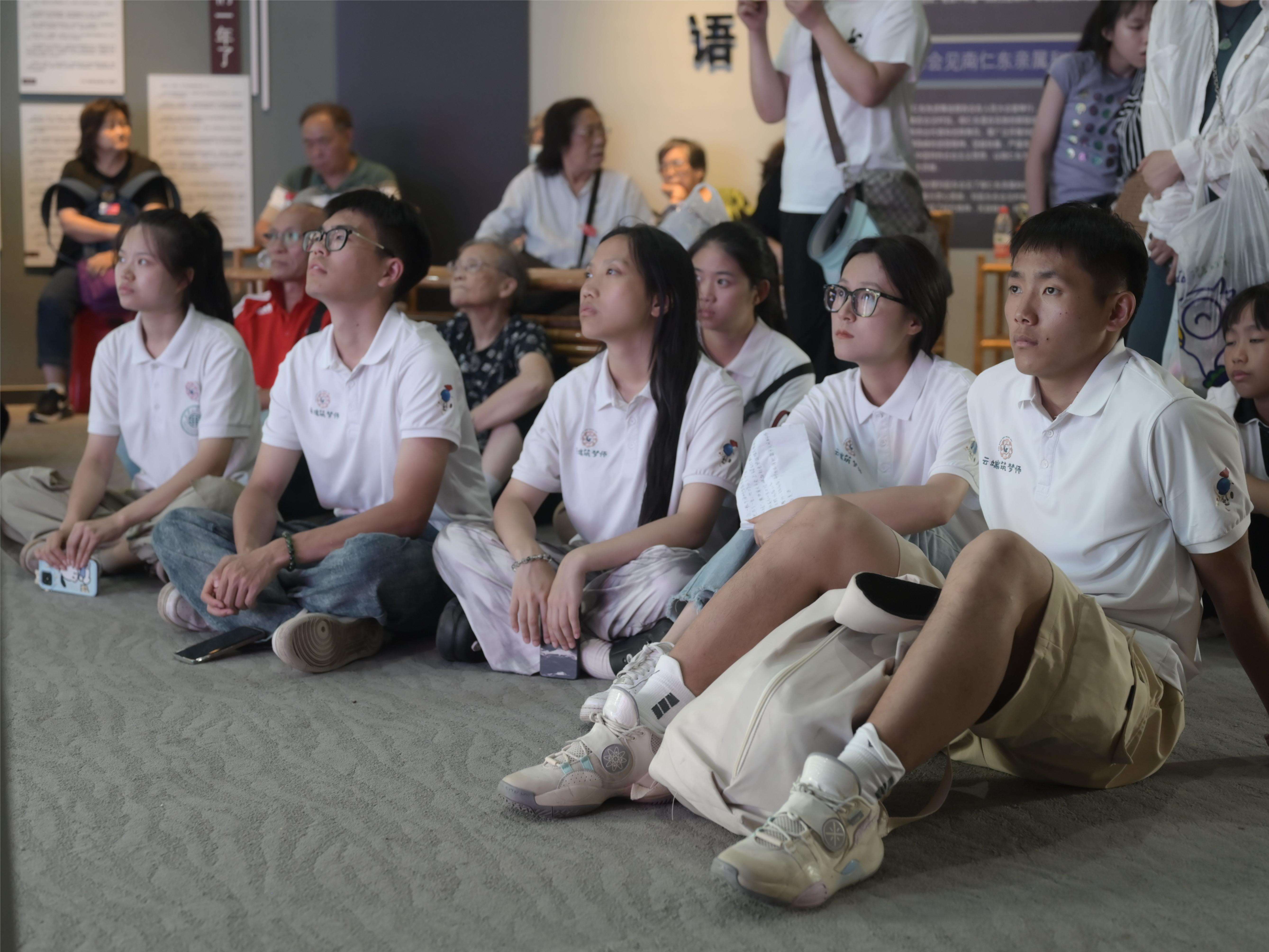 成员在南仁东事迹馆进行《南方有仁东》主题课程素材采集 西安工程大学陈喆提供