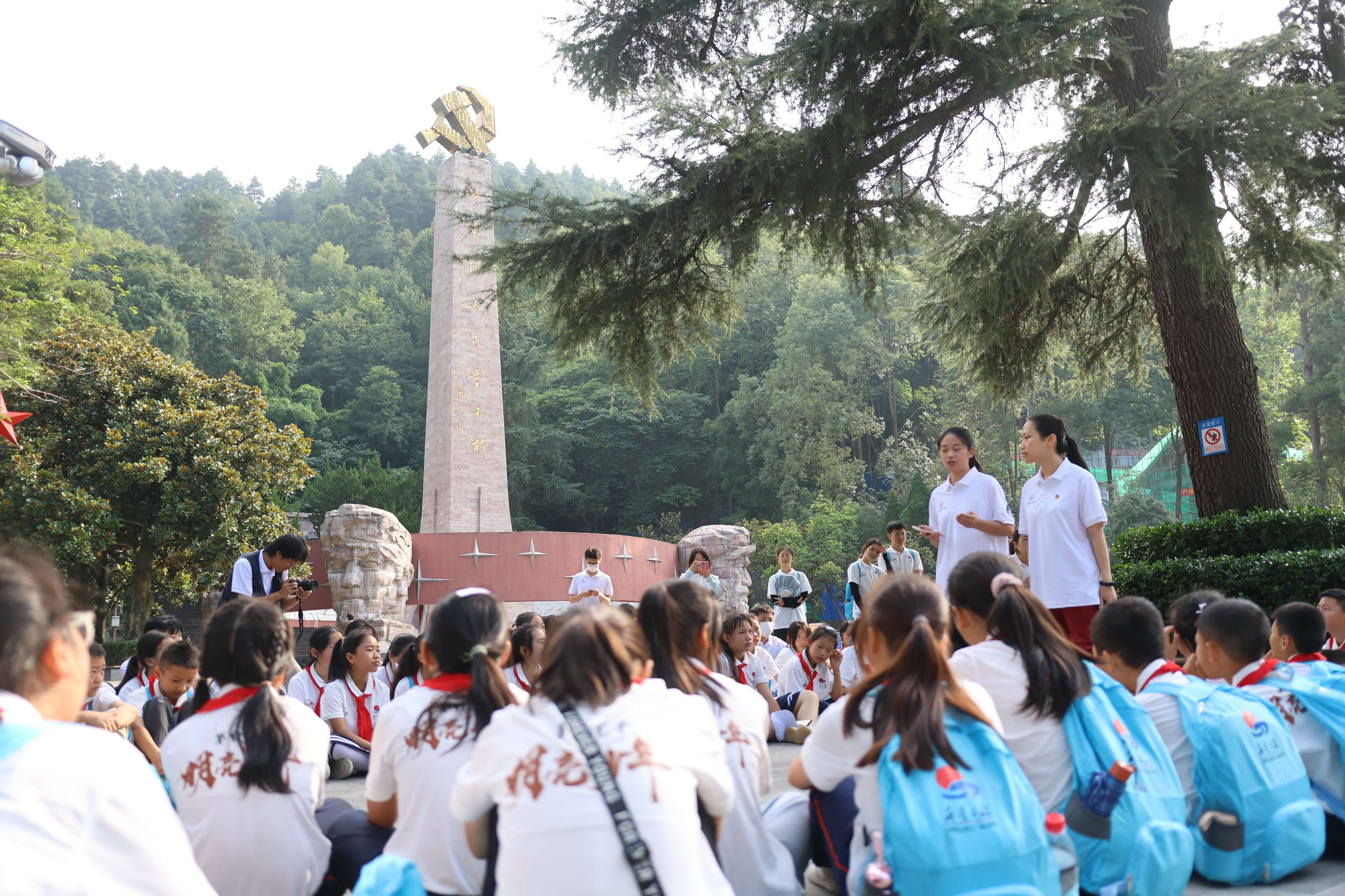 成员与希望工程研学团进行“两弹一星”精神宣讲 西安工程大学何少杰提供