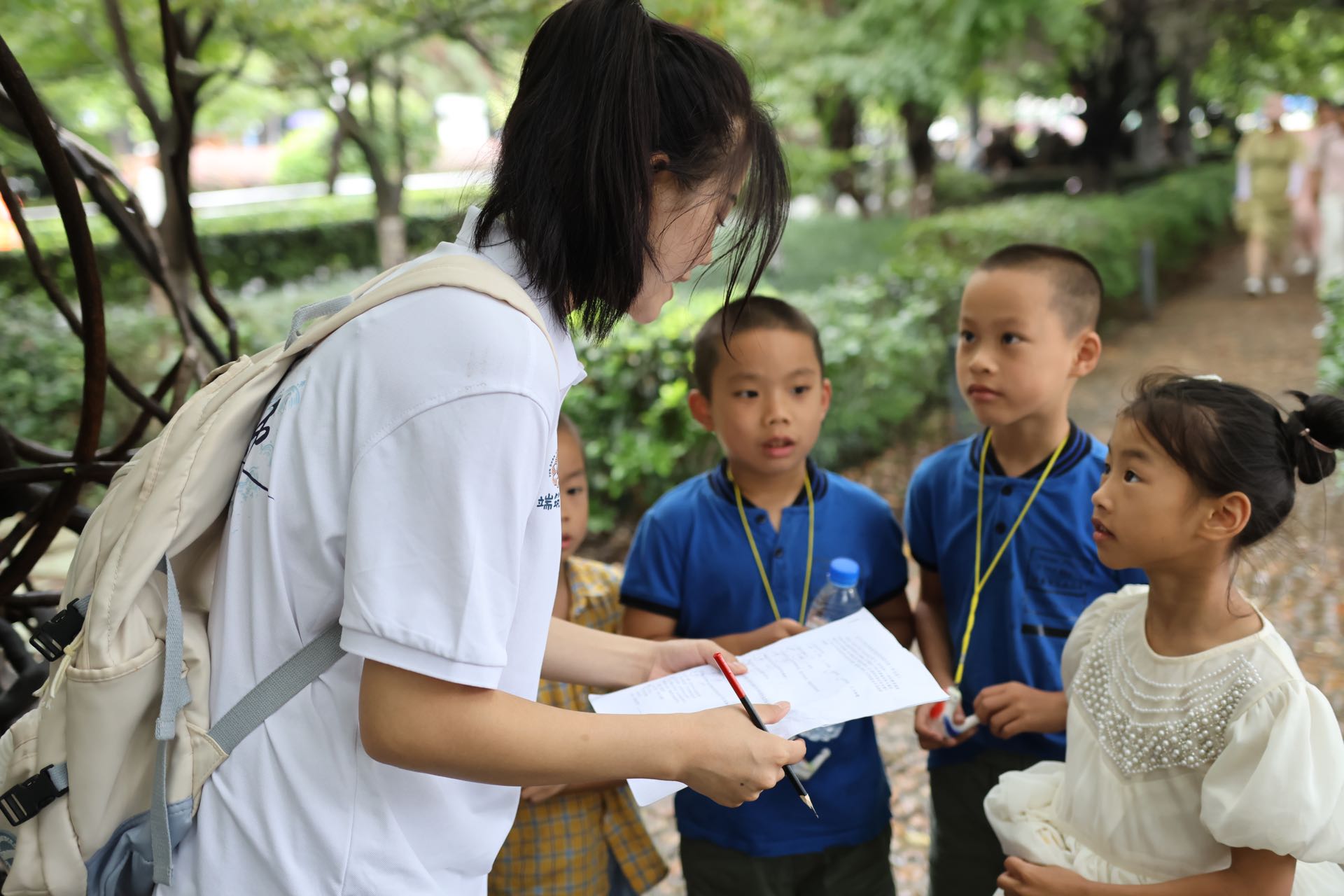 成员在贵阳市南明区开展专题调研 西安工程大学何少杰提供