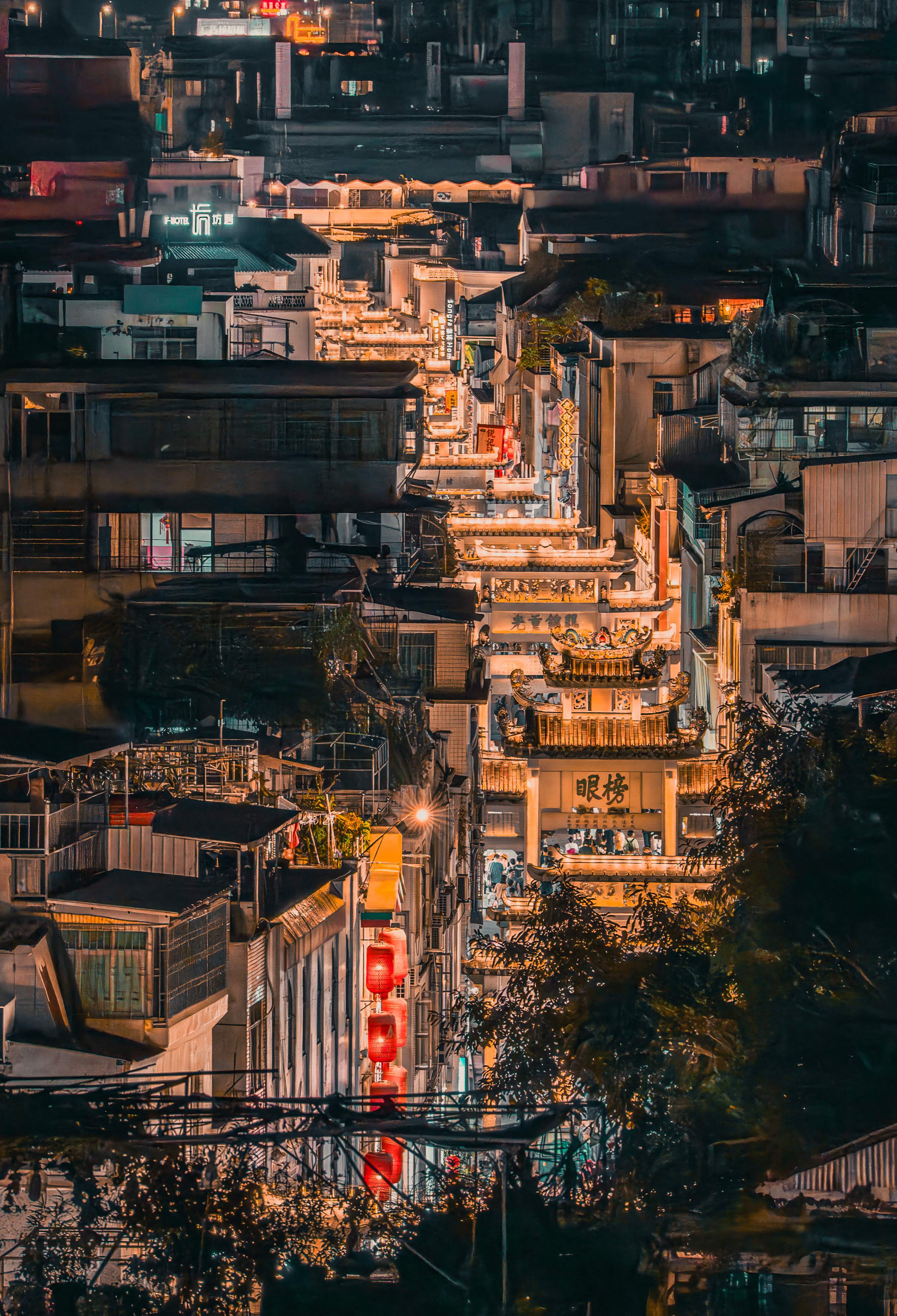 此照片为潮州古城的牌坊街夜景