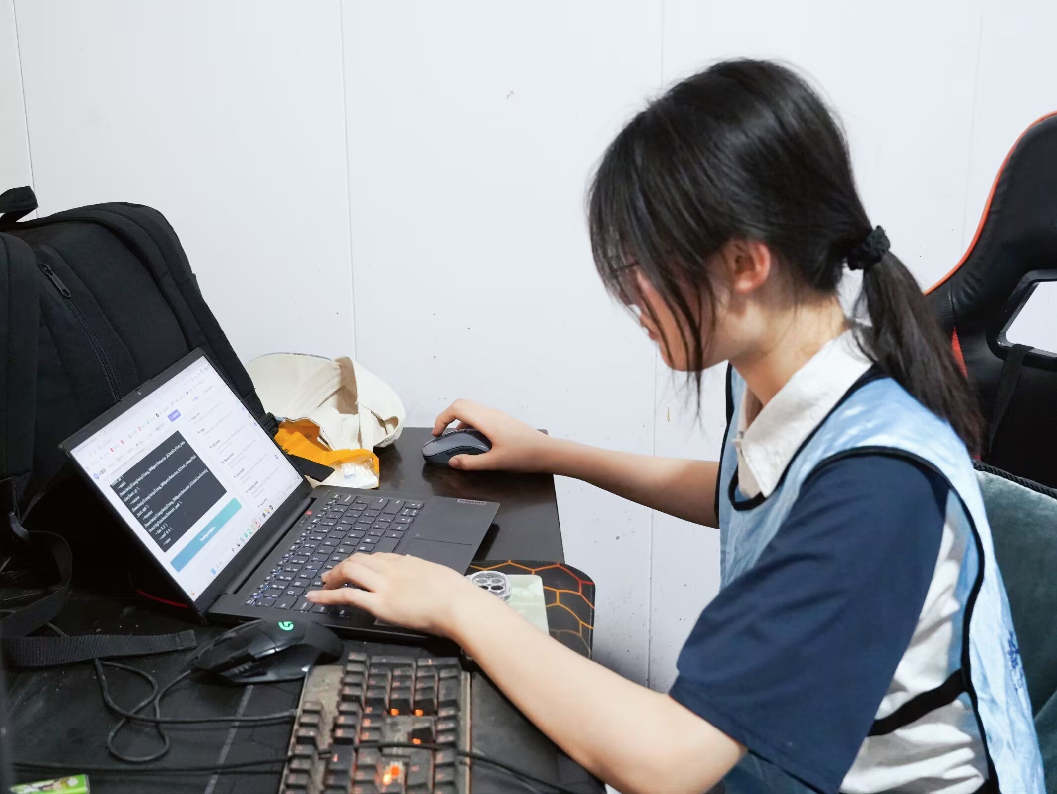 12.团队成员进行技术检测.jpg