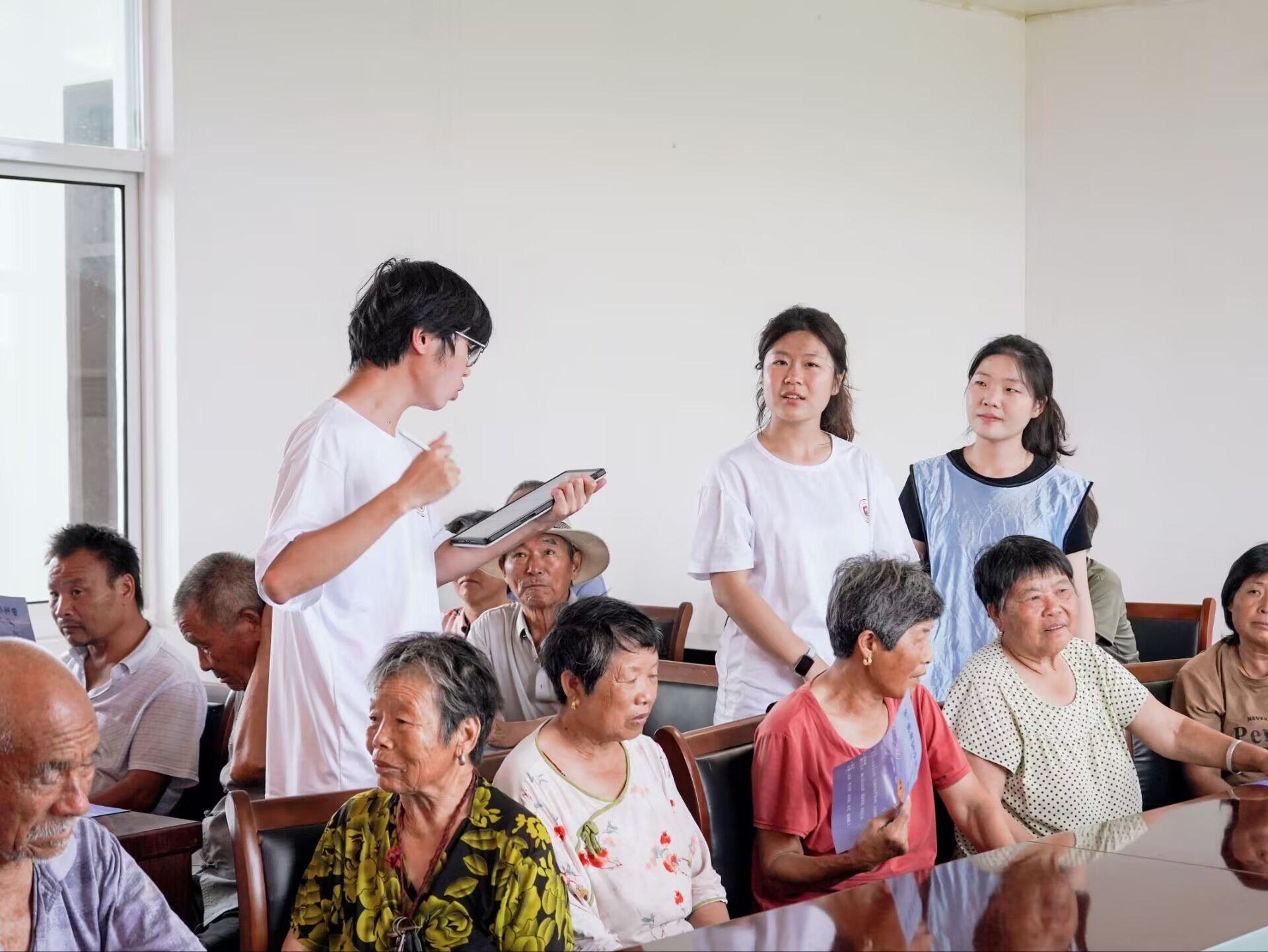 13.团队成员进行科普宣讲1.jpg