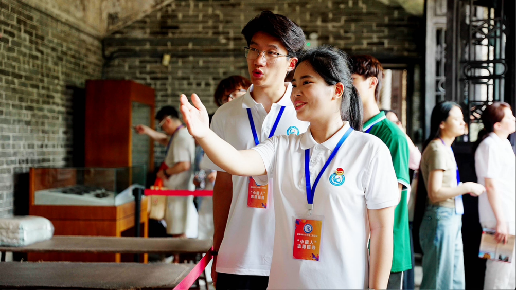 图6：实践团在粤东会馆开展红色教育活动.png