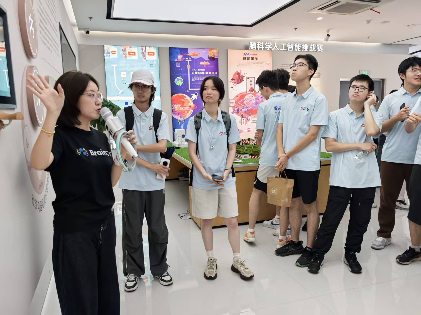 实践团在浙江杭州强脑科技参观学习.jpg 实践团在浙江杭州强脑科技参观学习.jpg